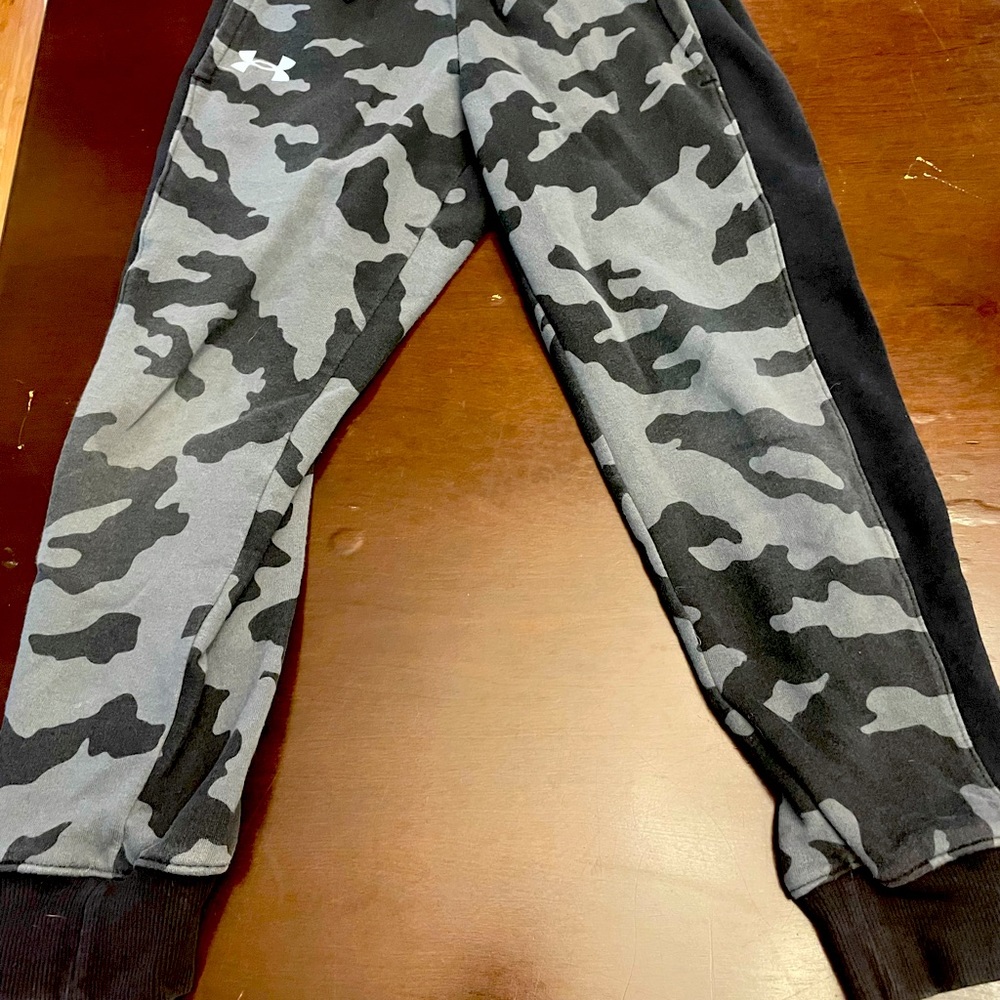 Boys underarmour sweats